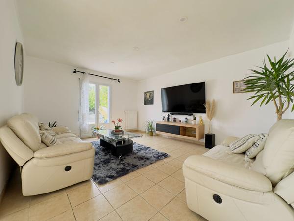 QUARTIER TERRES NOIRES- TERRAIN 1000m² AVEC PISCINE