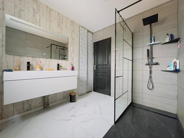 QUARTIER TERRES NOIRES- TERRAIN 1000m² AVEC PISCINE