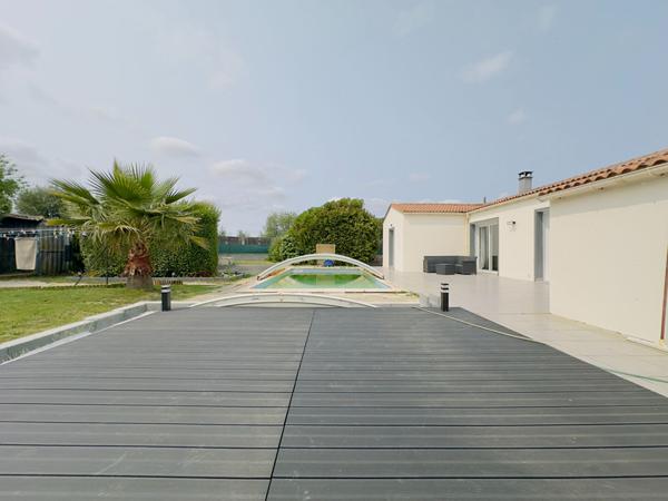 QUARTIER TERRES NOIRES- TERRAIN 1000m² AVEC PISCINE