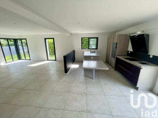 Maison 5 pièces de 144 m² à Treillières (44119)