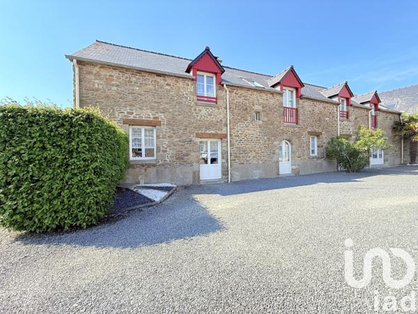 Gîte 10 pièces de 203 m² à Saint-Méloir-des-Ondes (35350)