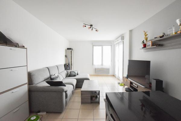 T2 Bon état  Lyon 8eme - Garage - Terrasse