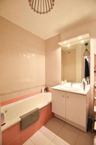 T2 Bon état  Lyon 8eme - Garage - Terrasse