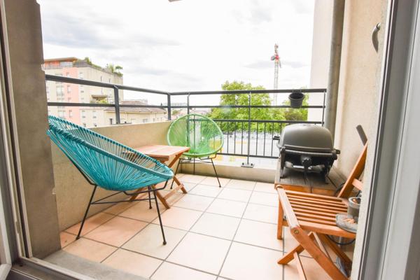 T2 Bon état  Lyon 8eme - Garage - Terrasse