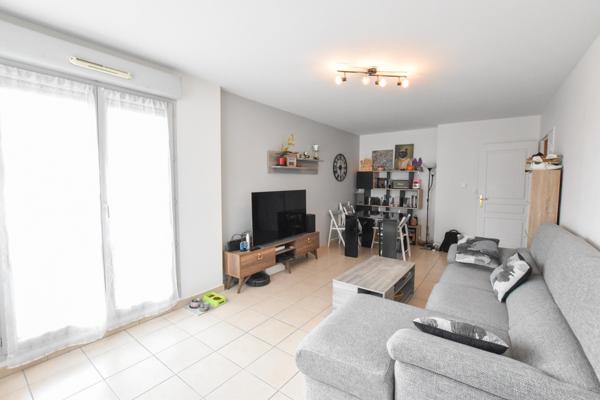 T2 Bon état  Lyon 8eme - Garage - Terrasse