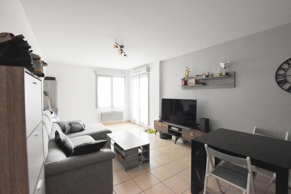 T2 Bon état  Lyon 8eme - Garage - Terrasse