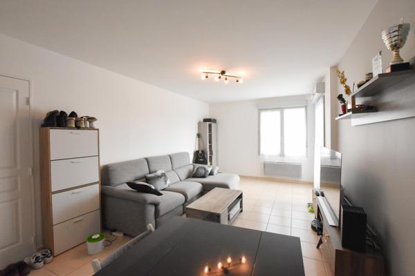 T2 Bon état  Lyon 8eme - Garage - Terrasse