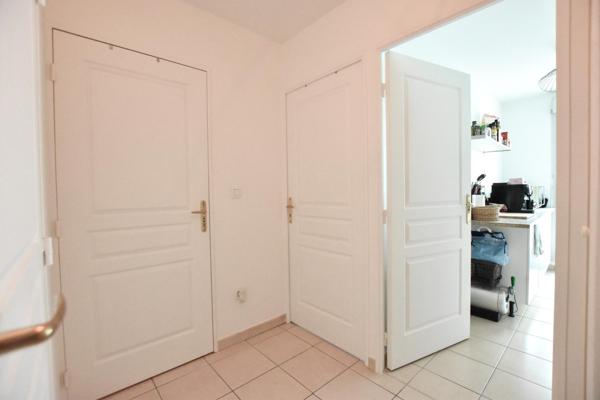 T2 Bon état  Lyon 8eme - Garage - Terrasse