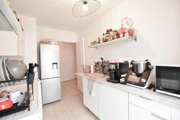 T2 Bon état  Lyon 8eme - Garage - Terrasse