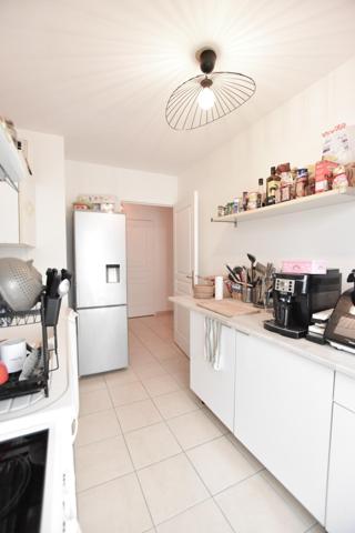 T2 Bon état  Lyon 8eme - Garage - Terrasse