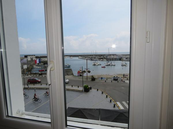 LESCONIL - Immeuble sur le port Lesconil (29740)
