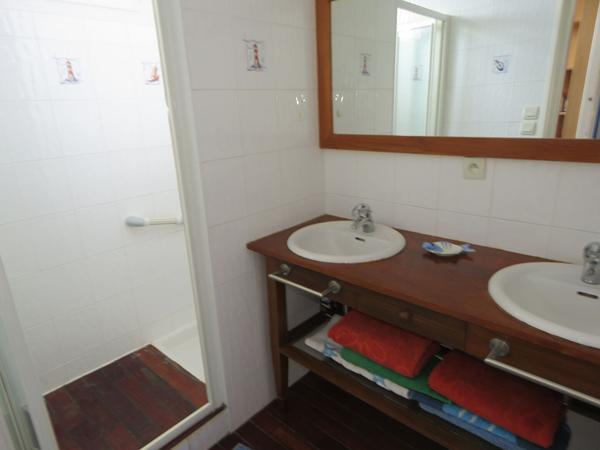 LESCONIL - Immeuble sur le port Lesconil (29740)
