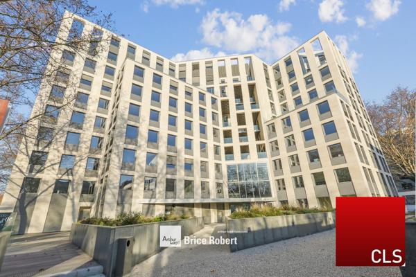 Location bureaux rénovés à Villeurbanne face Parc de la Tête d'Or avec parking