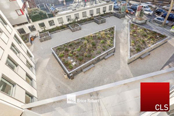 Location bureaux rénovés à Villeurbanne face Parc de la Tête d'Or avec parking