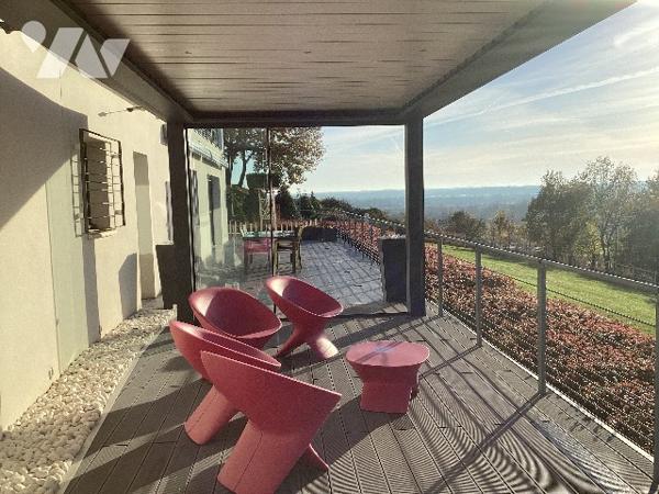 VILLA CONTEMPORAINE- prestations de qualité -Point de vue- S'adresser à l'étude pour les conditions.