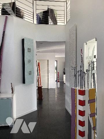 VILLA CONTEMPORAINE- prestations de qualité -Point de vue- S'adresser à l'étude pour les conditions.