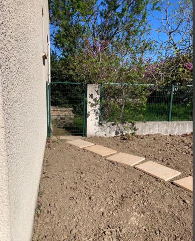 LEZIGNAN, quartier calme belle maison de plain pied 120m² sur jardin 980m²