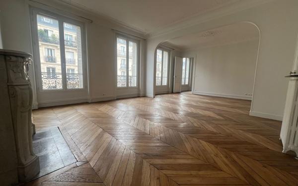 Appartement à vendre    3 pièces • 80 m2 Paris 10