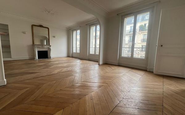 Appartement à vendre    3 pièces • 80 m2 Paris 10