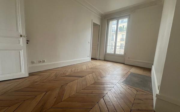 Appartement à vendre    3 pièces • 80 m2 Paris 10