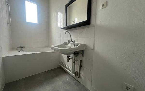 Appartement à vendre    3 pièces • 80 m2 Paris 10