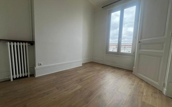 Appartement à vendre    3 pièces • 80 m2 Paris 10