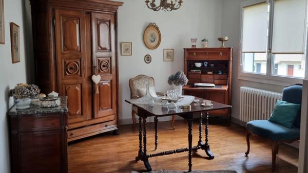 BRIVE - MAISON DE 2 CHAMBRES EN CENTRE VILLE