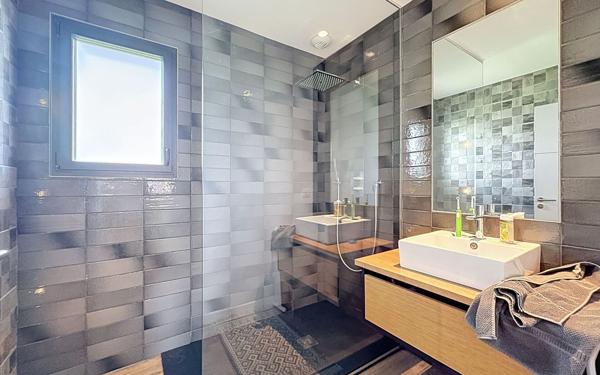 Maison à vendre    5 pièces • 184 m2 Anglet