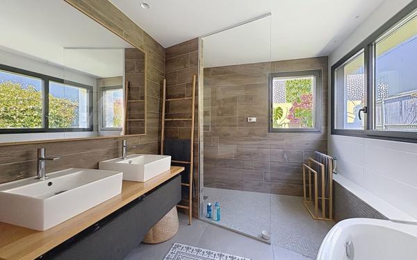 Maison à vendre    5 pièces • 184 m2 Anglet