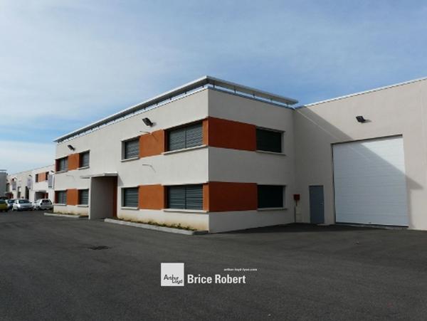 Location de bureaux petites surfaces à Meyzieu avec loyer tout inclus