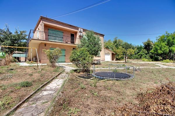 Vitrolles, maison familiale 195 m²  environ sur plus de de 800 m² avec piscine, garage et potentiel de 2 logements