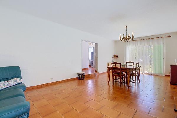 Vitrolles, maison familiale 195 m²  environ sur plus de de 800 m² avec piscine, garage et potentiel de 2 logements