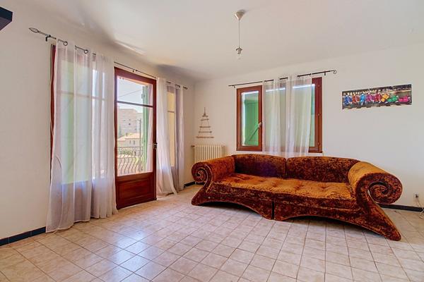 Vitrolles, maison familiale 195 m²  environ sur plus de de 800 m² avec piscine, garage et potentiel de 2 logements