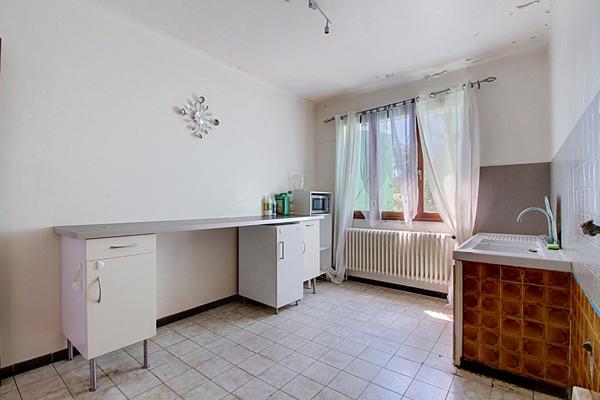 Vitrolles, maison familiale 195 m²  environ sur plus de de 800 m² avec piscine, garage et potentiel de 2 logements