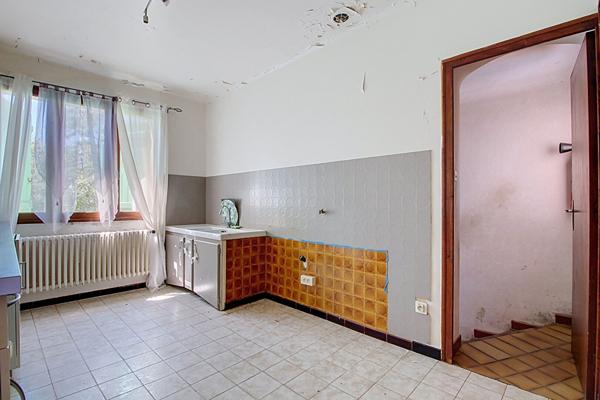 Vitrolles, maison familiale 195 m²  environ sur plus de de 800 m² avec piscine, garage et potentiel de 2 logements