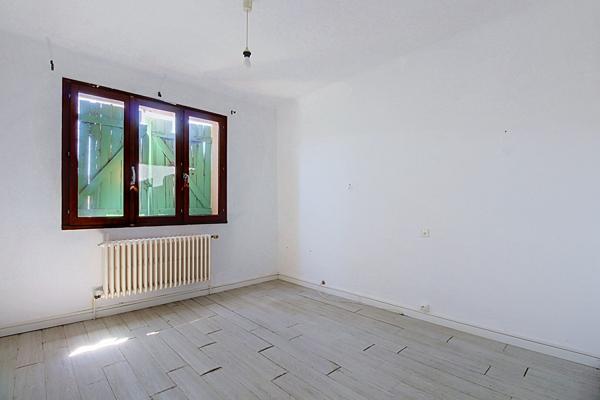 Vitrolles, maison familiale 195 m²  environ sur plus de de 800 m² avec piscine, garage et potentiel de 2 logements