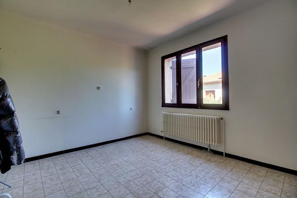 Vitrolles, maison familiale 195 m²  environ sur plus de de 800 m² avec piscine, garage et potentiel de 2 logements