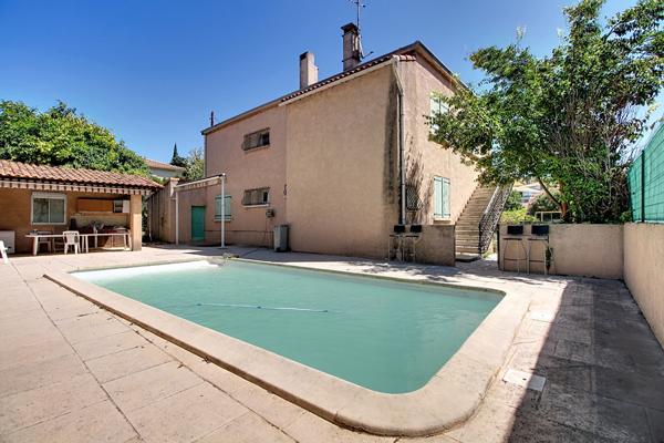 Vitrolles, maison familiale 195 m²  environ sur plus de de 800 m² avec piscine, garage et potentiel de 2 logements