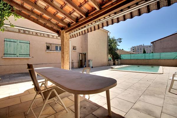 Vitrolles, maison familiale 195 m²  environ sur plus de de 800 m² avec piscine, garage et potentiel de 2 logements