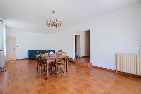 Vitrolles, maison familiale 195 m²  environ sur plus de de 800 m² avec piscine, garage et potentiel de 2 logements