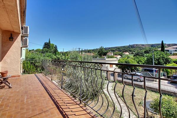 Vitrolles, maison familiale 195 m²  environ sur plus de de 800 m² avec piscine, garage et potentiel de 2 logements