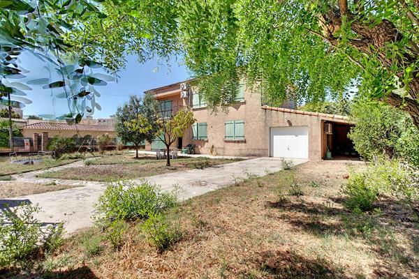 Vitrolles, maison familiale 195 m²  environ sur plus de de 800 m² avec piscine, garage et potentiel de 2 logements