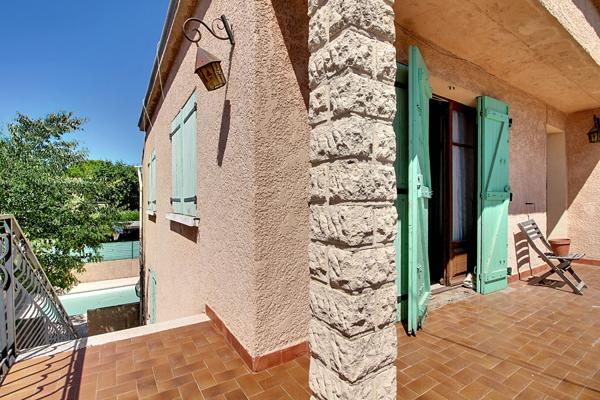 Vitrolles, maison familiale 195 m²  environ sur plus de de 800 m² avec piscine, garage et potentiel de 2 logements