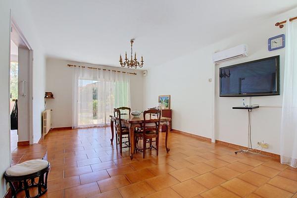 Vitrolles, maison familiale 195 m²  environ sur plus de de 800 m² avec piscine, garage et potentiel de 2 logements