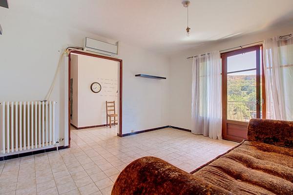 Vitrolles, maison familiale 195 m²  environ sur plus de de 800 m² avec piscine, garage et potentiel de 2 logements