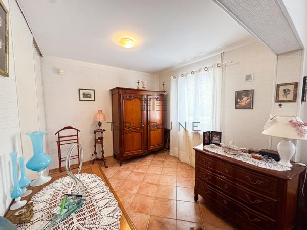 Maison 9 pièce(s) 6 chambre(s) 233.79 m²