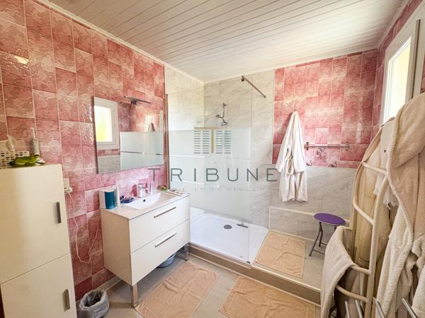 Maison 9 pièce(s) 6 chambre(s) 233.79 m²