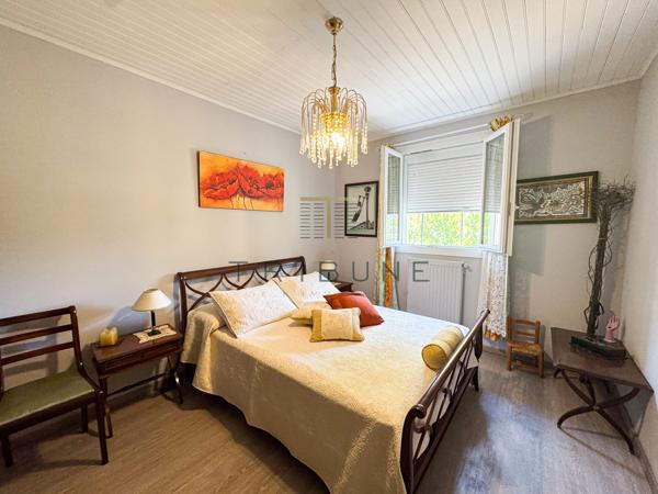 Maison 9 pièce(s) 6 chambre(s) 233.79 m²