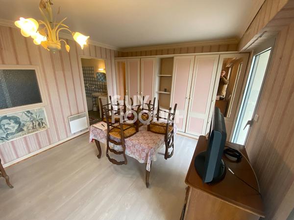 À louer ? Studio meublé avec balcon, parking et accès plage à pied