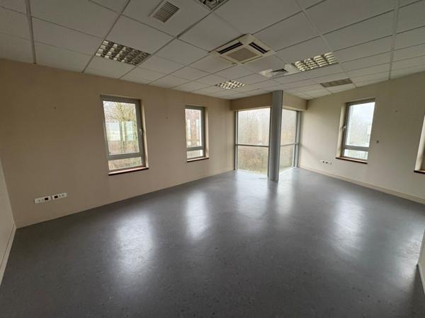 A LOUER BUREAUX 488 M2 AGNETZ